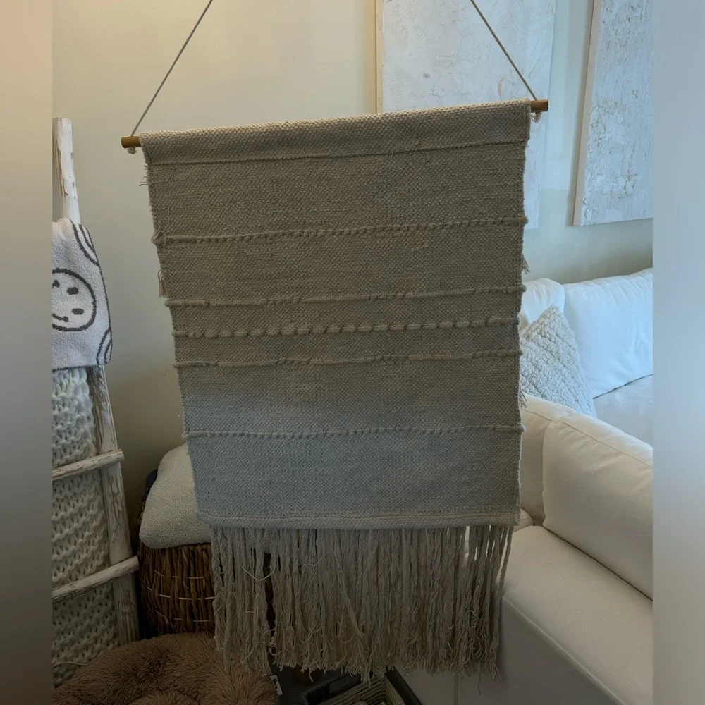 N/A beige wall